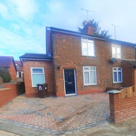 3 Bedroom Semi Detached House With Parking, Wifi Colchester Exterior photo